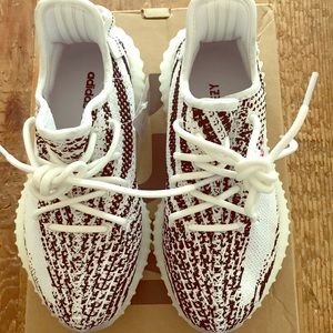 Yeezy Boost 350 V2 boys sneaker shoe size 4 1/2